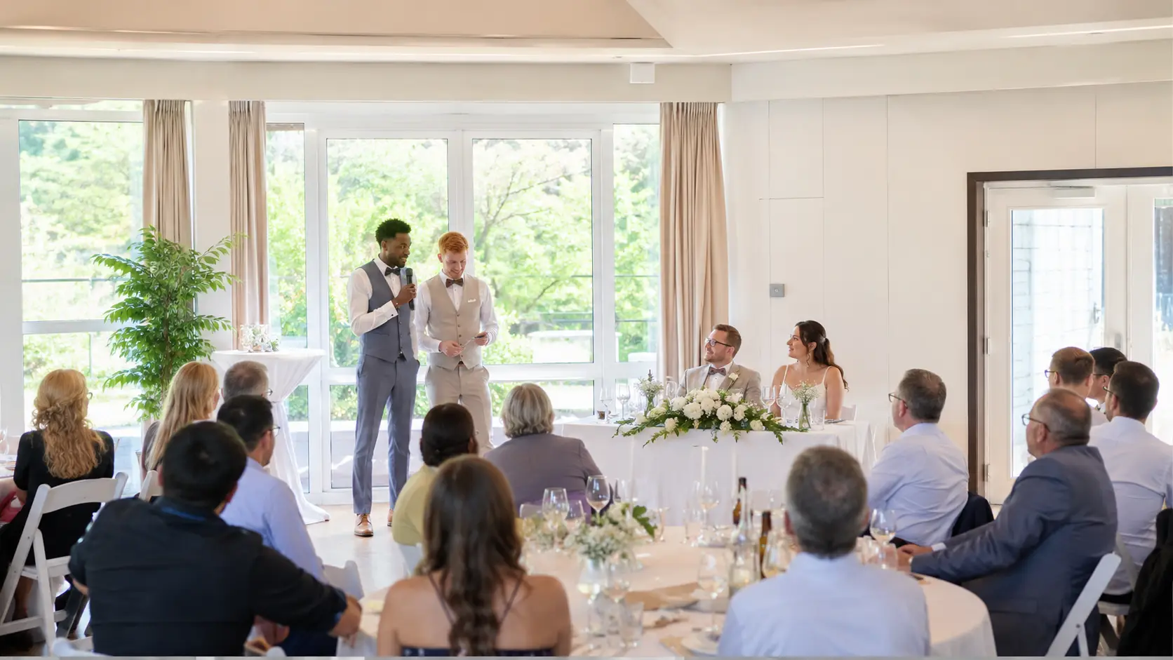 Trouwspeech schrijven: tips, opbouw en voorbeelden voor een onvergetelijke toost
